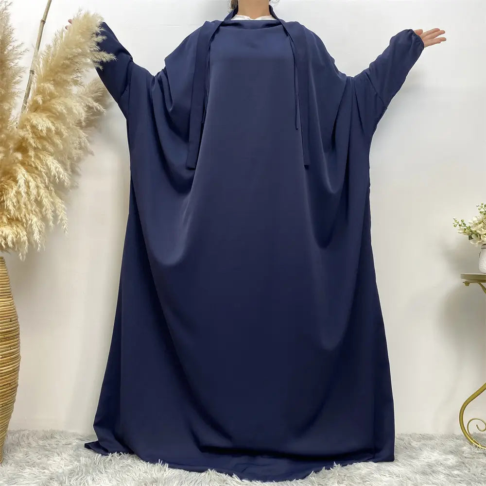Robe musulmane transparente fendue au Moyen-Orient et à Dubaï