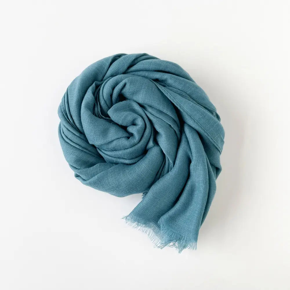 Hijab musulman en coton flammé – Écharpe avec pompons 180×80cm en différentes couleurs.