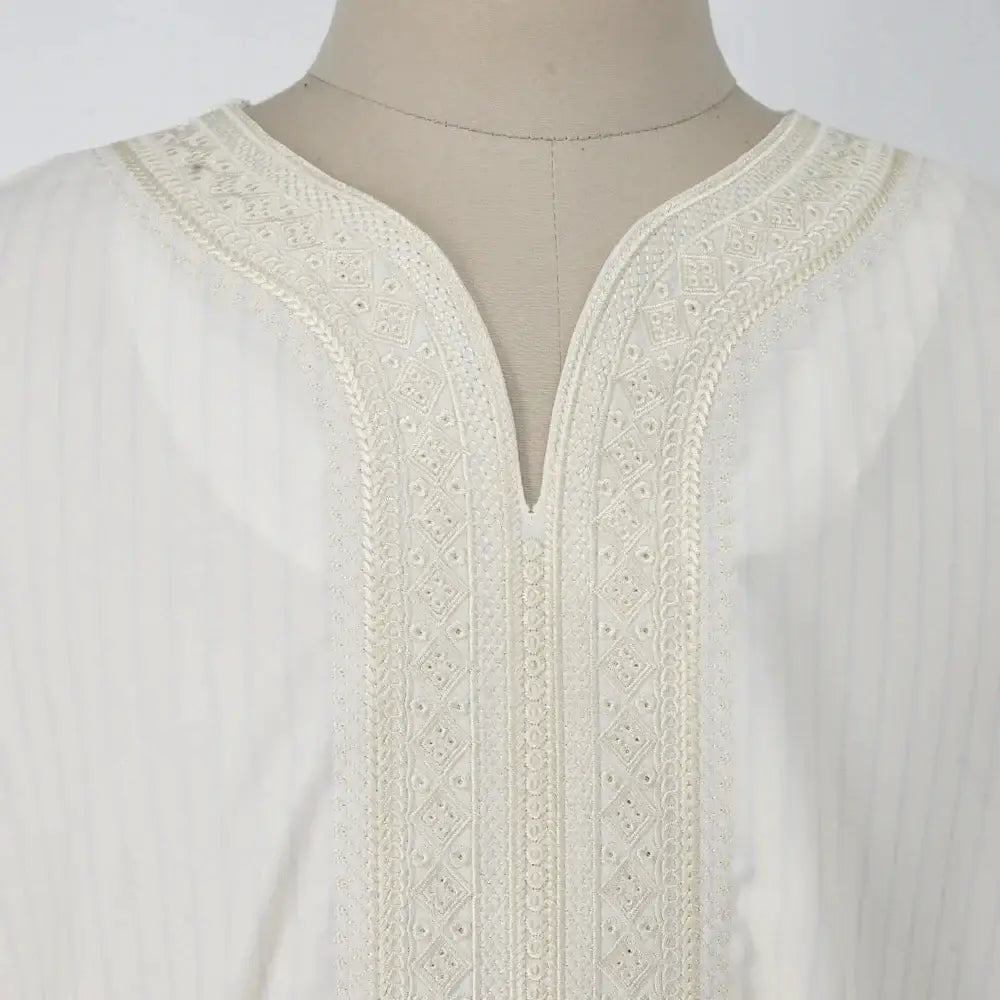 Robe musulmane blanche ample et décontractée de style ethnique avec broderie