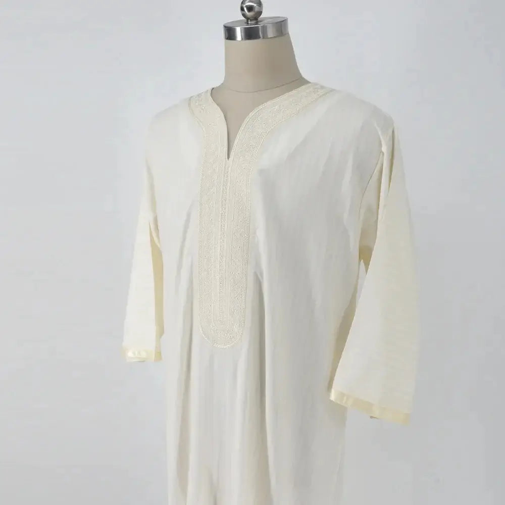 Robe musulmane blanche ample et décontractée de style ethnique avec broderie