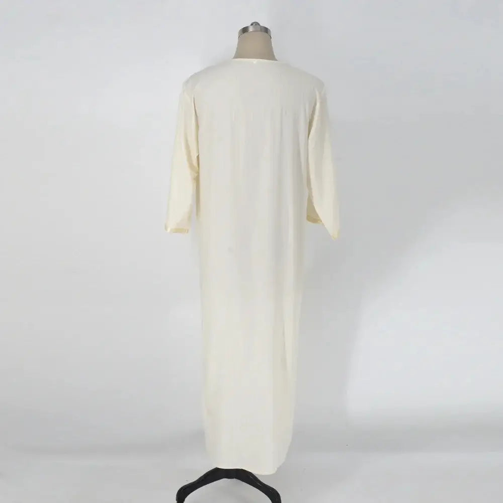 Robe musulmane blanche ample et décontractée de style ethnique avec broderie