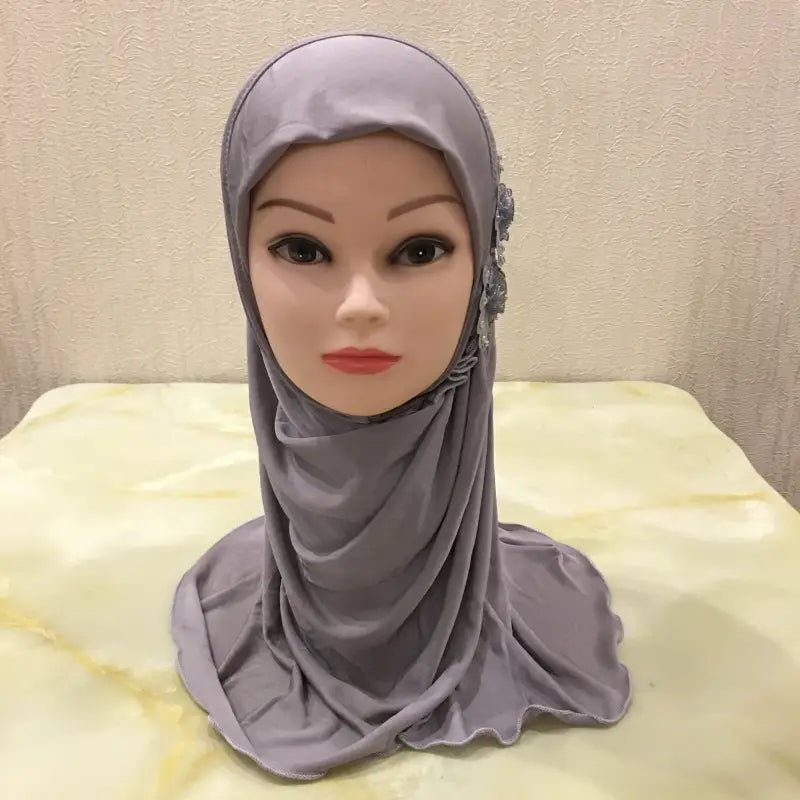 Chapeau turban pour petite fille avec voile à deux fleurs