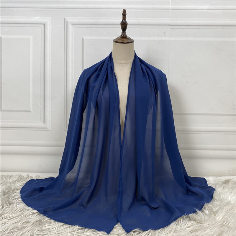 Robe de couleur unie, turban en mousseline de soie tendance