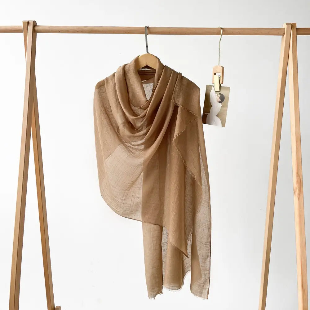 Hijab musulman en coton flammé – Écharpe avec pompons 180×80cm en différentes couleurs.