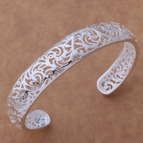 Bracelet creux tourbillonnant