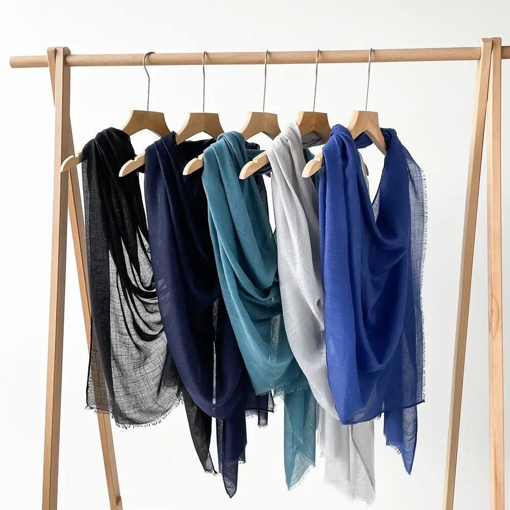 Hijab musulman en coton flammé – Écharpe avec pompons 180×80cm en différentes couleurs.