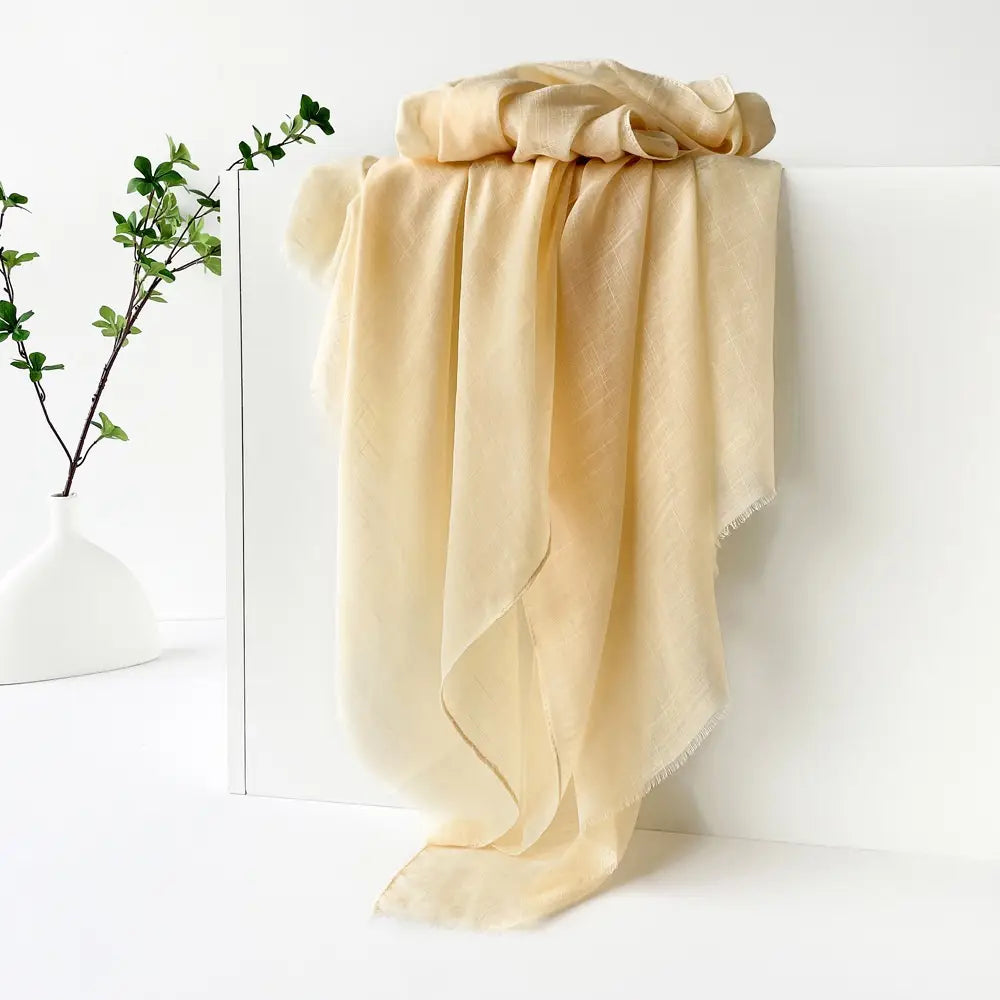 Hijab musulman en coton flammé – Écharpe avec pompons 180×80cm en différentes couleurs.
