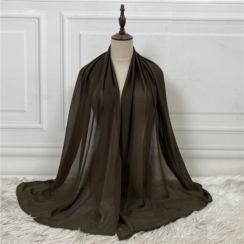 Robe de couleur unie, turban en mousseline de soie tendance