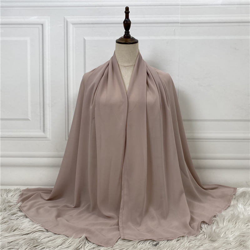 Robe de couleur unie, turban en mousseline de soie tendance