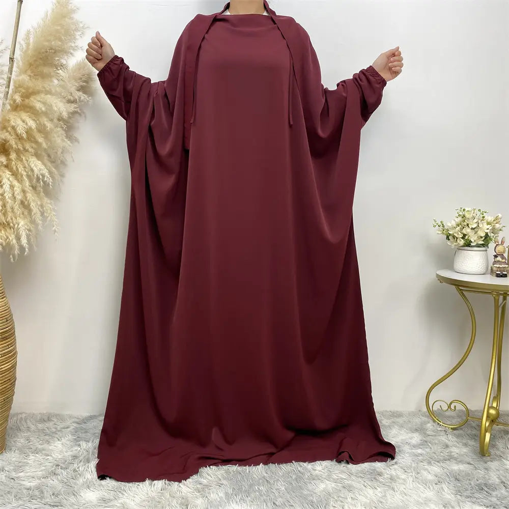 Robe musulmane transparente fendue au Moyen-Orient et à Dubaï