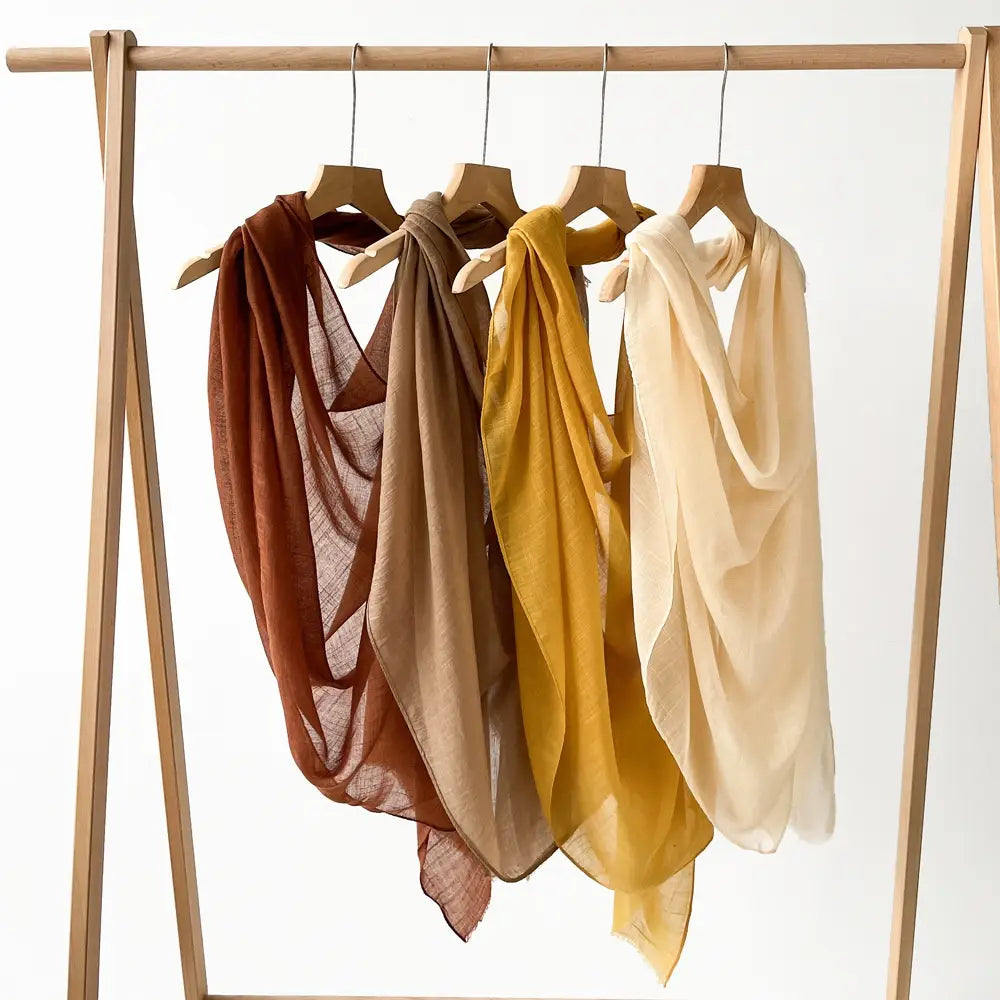 Hijab musulman en coton flammé – Écharpe avec pompons 180×80cm en différentes couleurs.