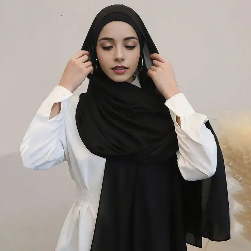 Turban en mousseline de soie plissé avec cordon de serrage et bonnet monochrome