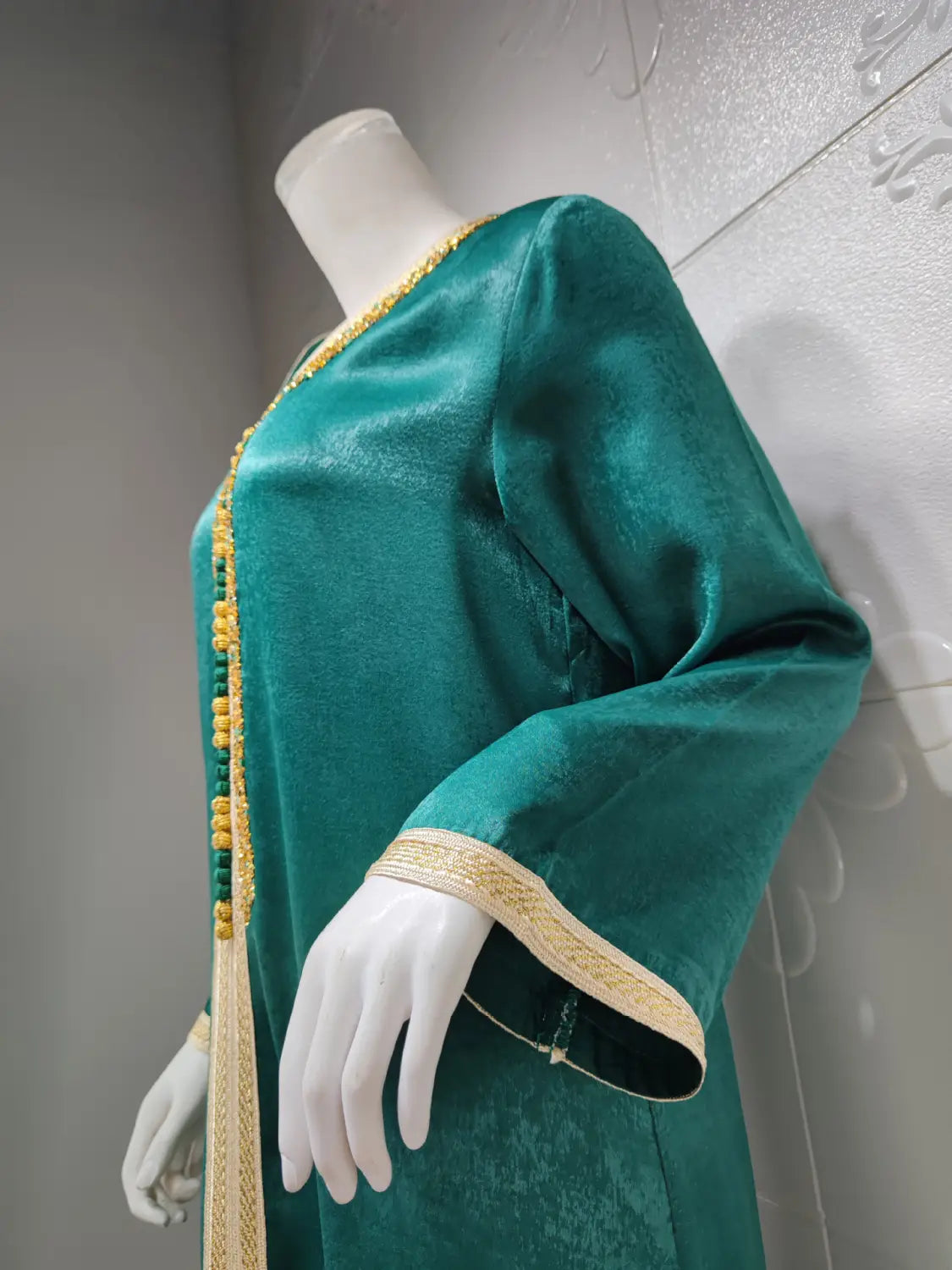 Robe musulmane de Dubaï avec dentelle et ruban diamant