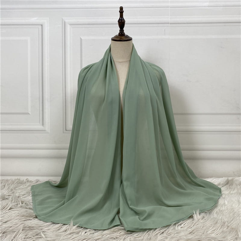 Robe de couleur unie, turban en mousseline de soie tendance