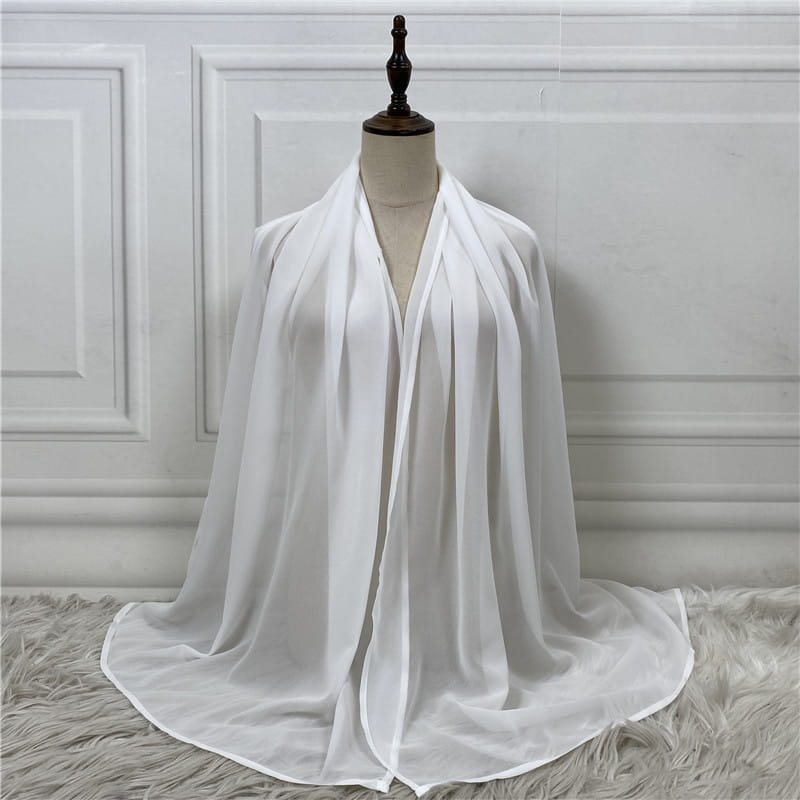 Robe de couleur unie, turban en mousseline de soie tendance